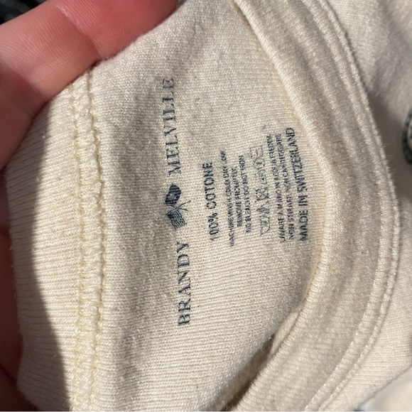 Crop tee with black design - Picture 3 of 3